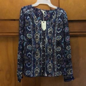 New with tags Lucky Brand women’s top size large.  Buttons up front.